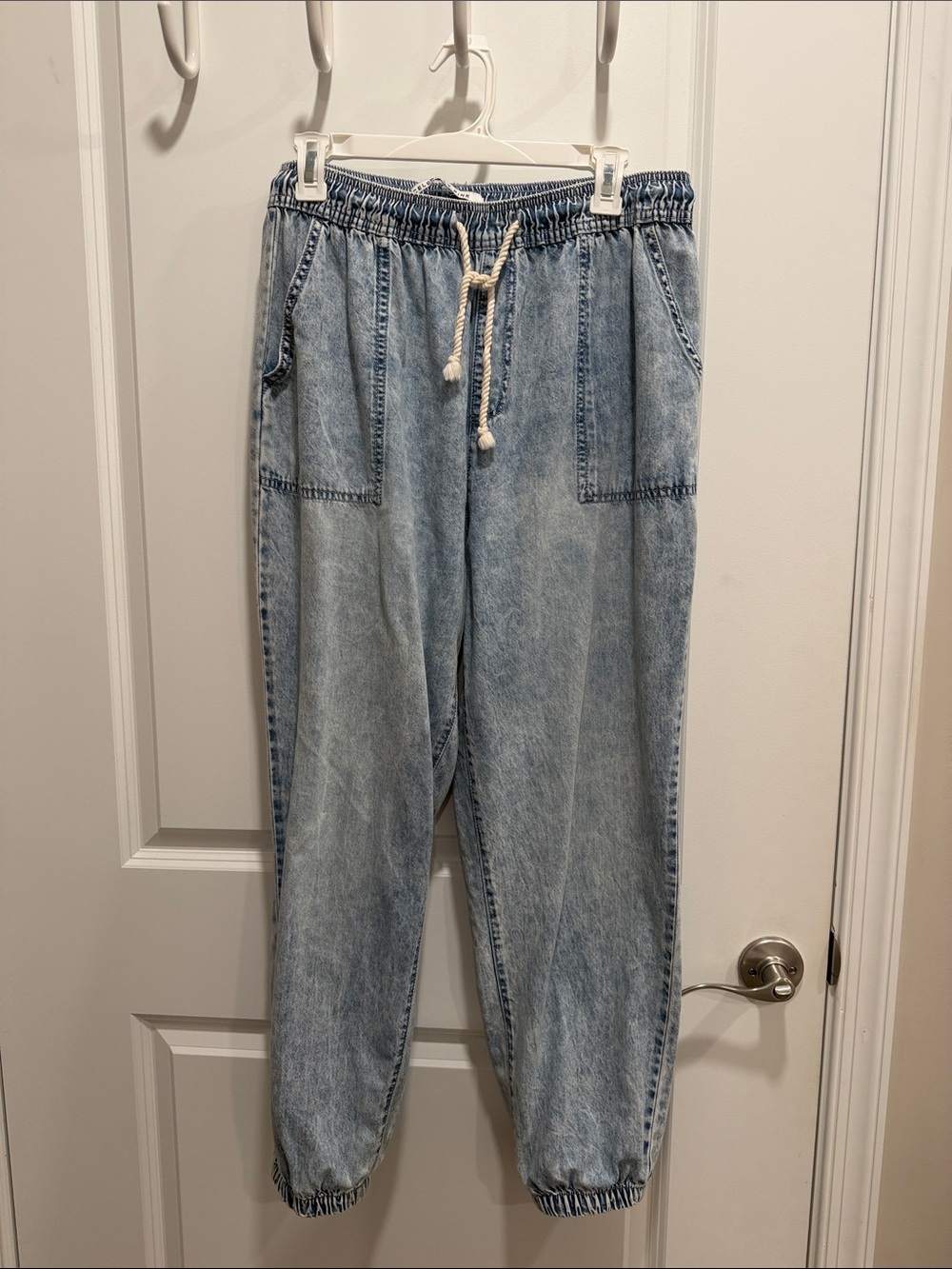 Celebrity Pink Light Wash Denim Jogger Jeans Women
